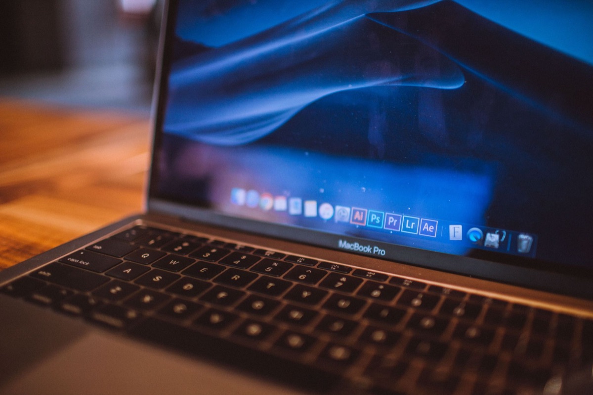 Chip Apple Silicon su un MacBook Pro per l'ottimizzazione MLX