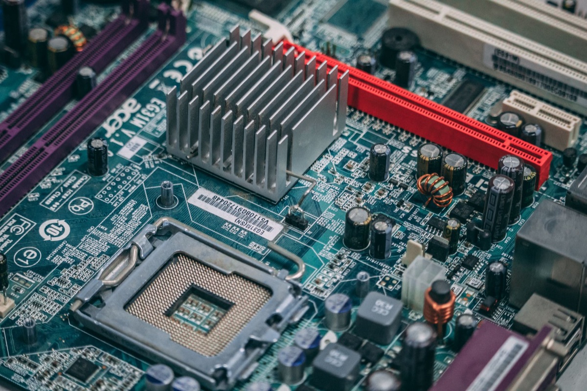 Close-up van een krachtige computerprocessor voor lokale LLM's